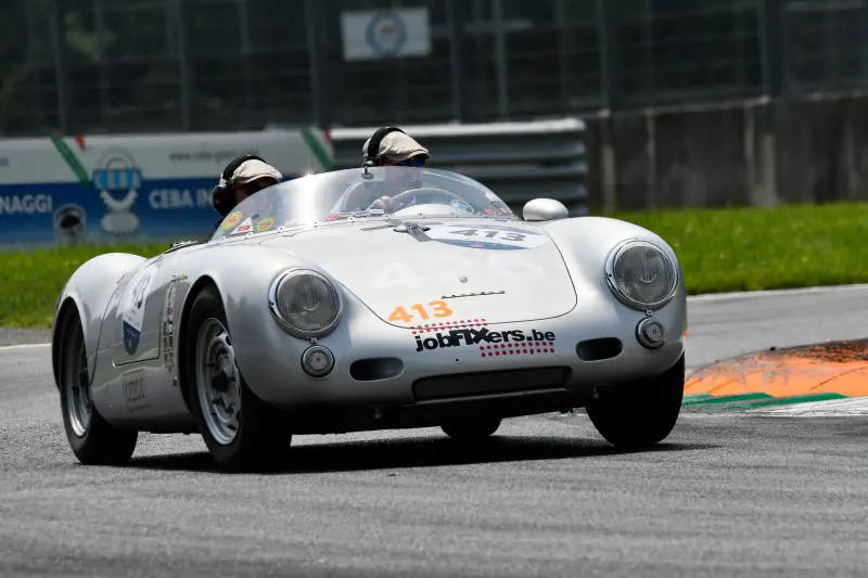 Mille Miglia, la Freccia Rossa all'autodromo di Monza