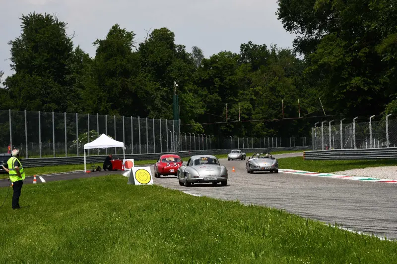 Mille Miglia, la Freccia Rossa all'autodromo di Monza