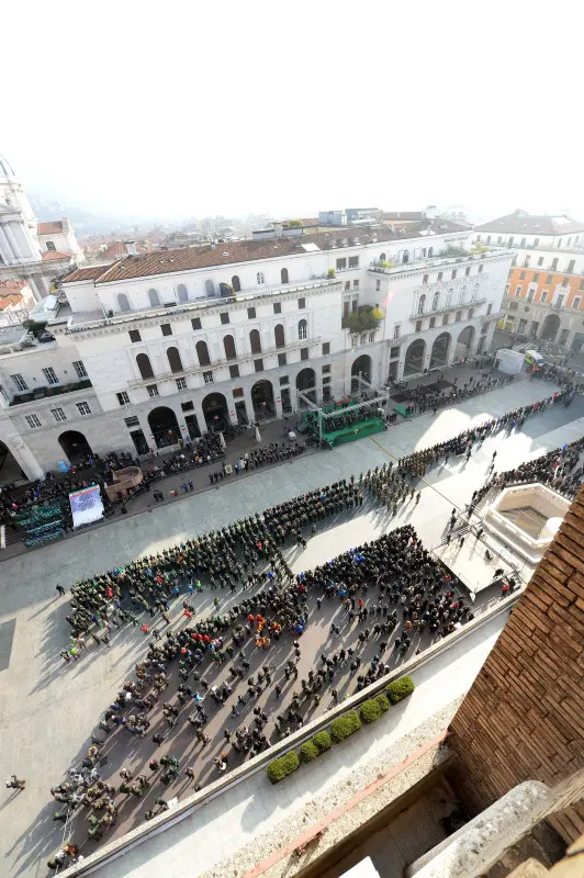 75° di Nikolajewka, folla di penne nere in piazza Vittoria