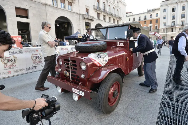 Le auto storiche in piazza Vittoria