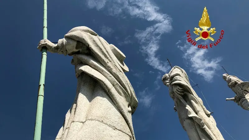Vigili del fuoco sul tetto del Duomo