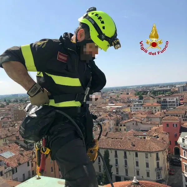 Vigili del fuoco sul tetto del Duomo