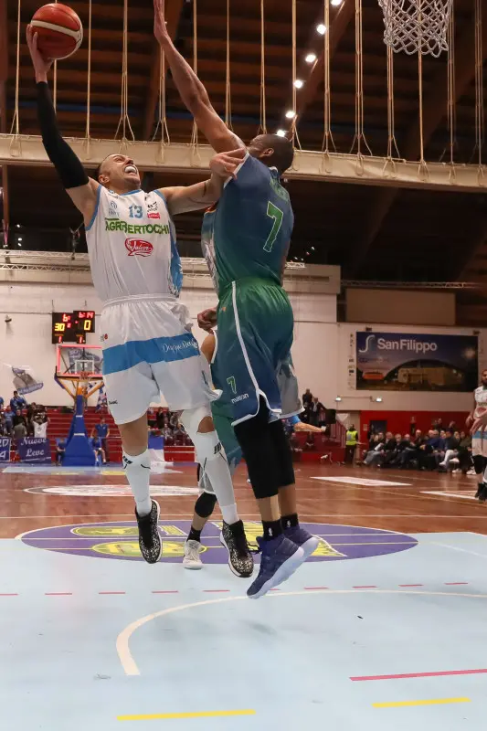 Basket, serie A2: Agribertocchi Orzinuovi-Ferrara 85-95