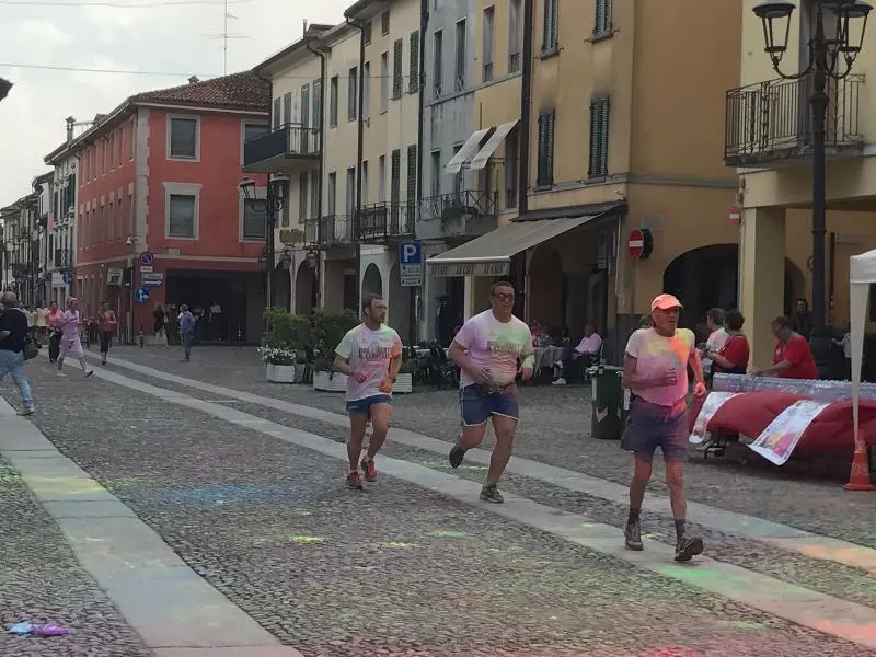 Color Run, in mille al via tra... mille colori