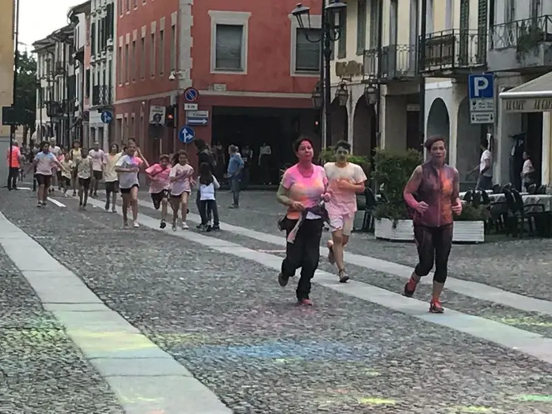 Color Run, in mille al via tra... mille colori