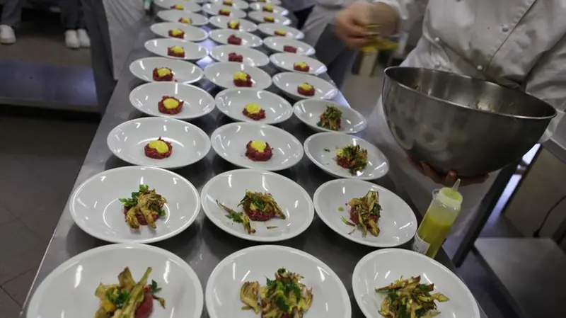 Valsabbia. Una parata di piatti tipici preparati da una scuola locale