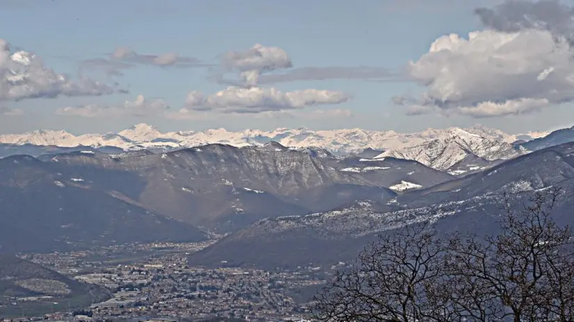 Una panoramica sui nostro monti dalla Maddalena -  Foto Pierre Putelli/Neg © www.giornaledibrescia.it