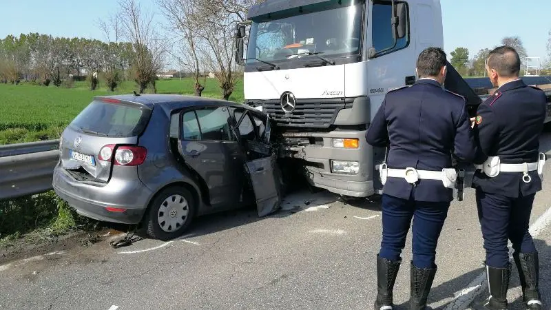 Montichiari, terribile schianto lungo la Lenese: gravissima una 20enne