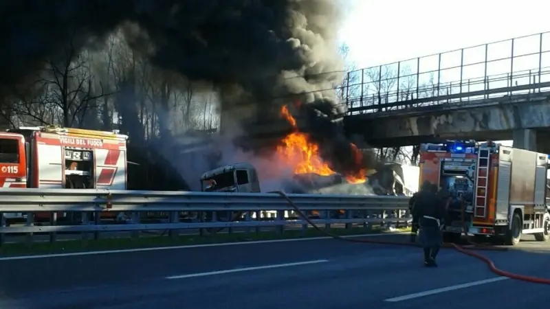 Strage in A21, sei vittime nel rogo