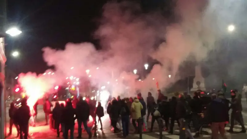 La manifestazione nottura per le vie del Carmine