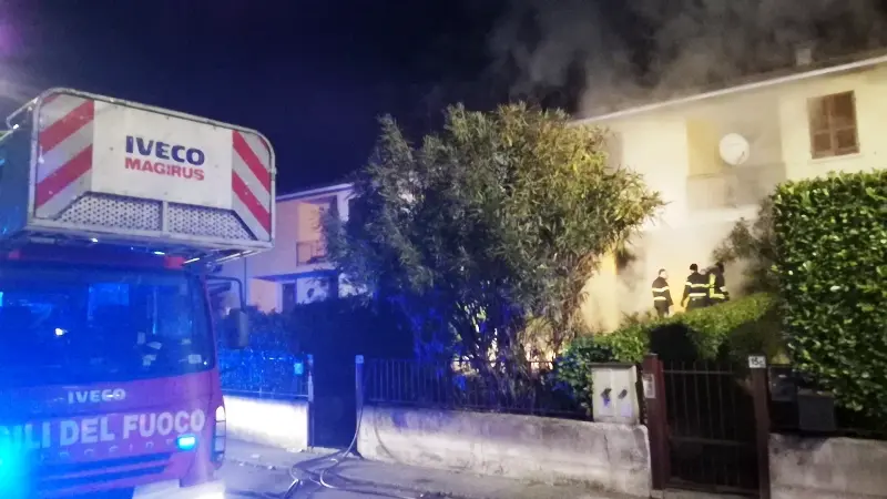 Fiamme e paura nella notte a Calvisano