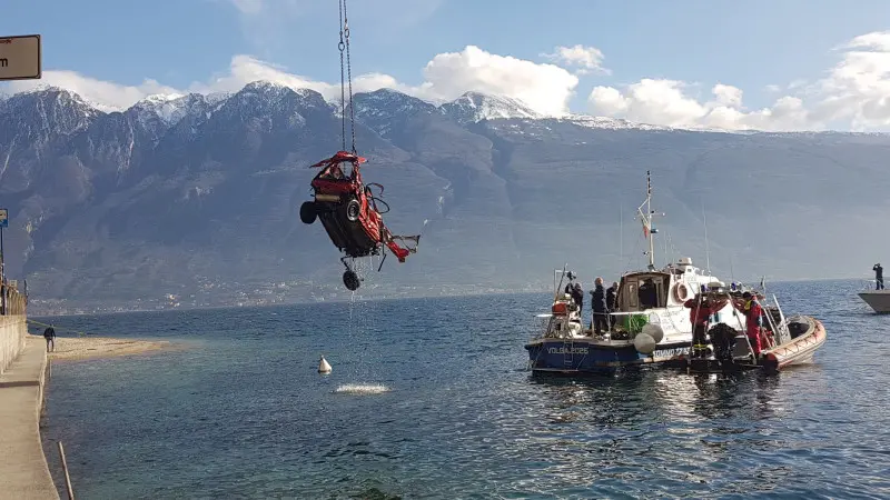 Il recupero della Fiat Panda di Pietro Giordani dal Garda