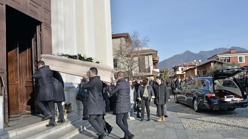 I funerali di Luca Lecci, il 19enne morto per infortunio