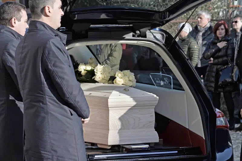 I funerali di Luca Lecci, il 19enne morto per infortunio