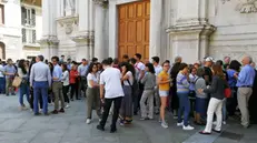 Folla fuori da San Barnaba per Samantha Cristoforetti - © www.giornaledibrescia.it
