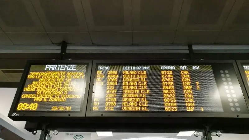 Binari deserti alla stazione di Brescia