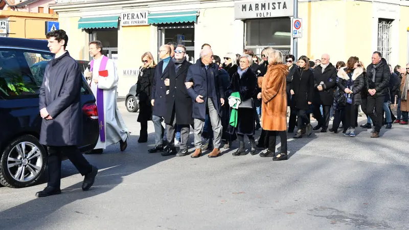 Folla ai funerali di Roberto Clerici