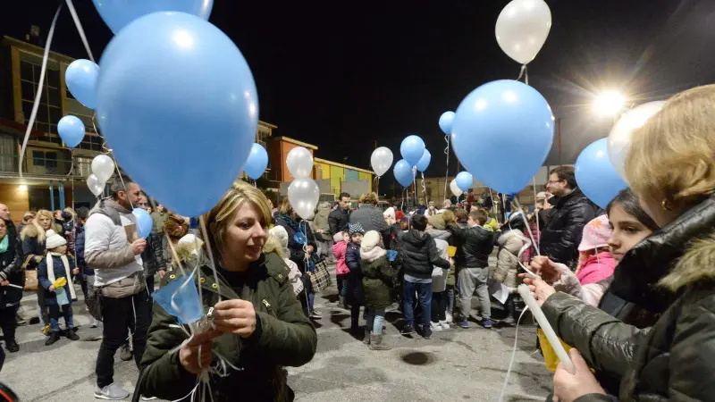 La fiaccolata in ricordo del piccolo Christian