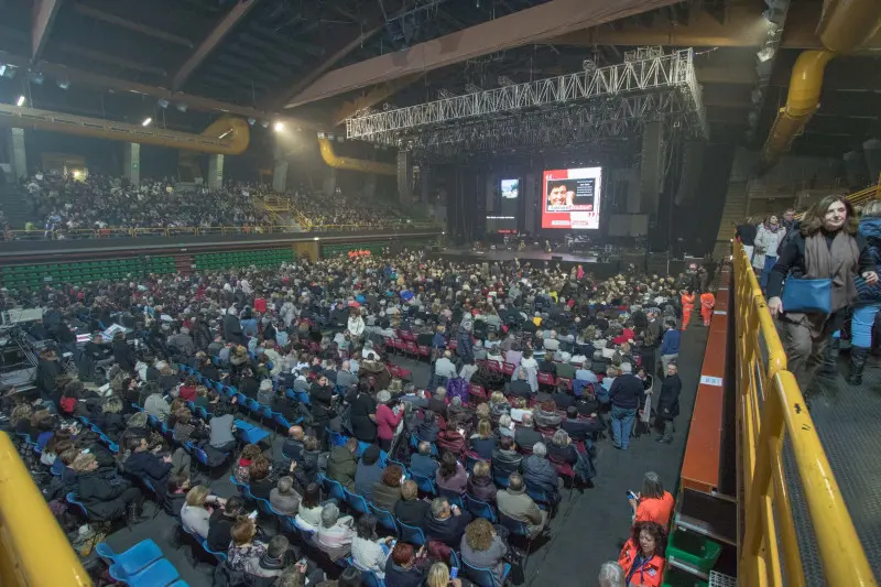 Gianni Morandi in concerto al Palageorge