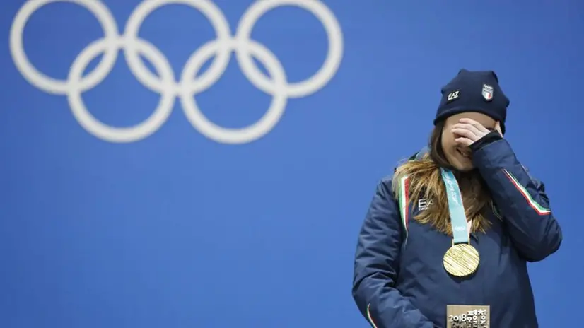 Sofia Goggia sul podio con la medaglia d'oro - Foto Ansa -  © www.giornaledibrescia.it
