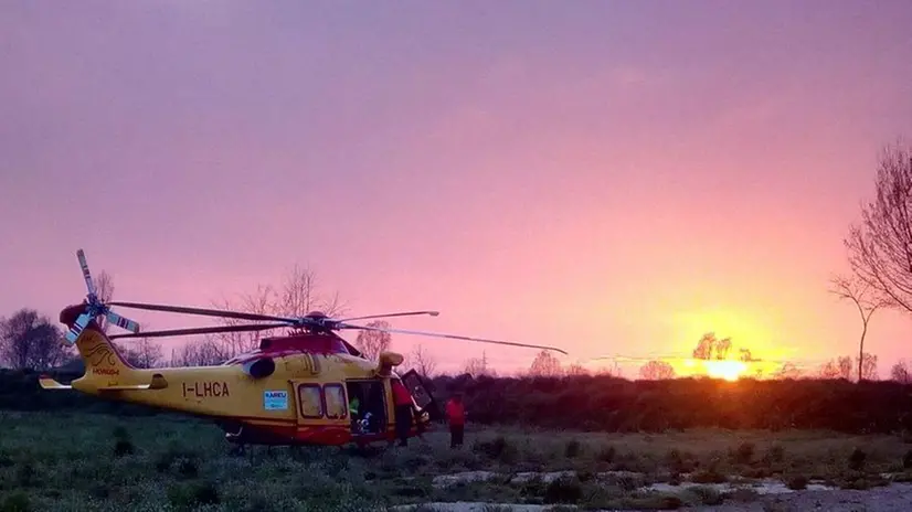 I soccorsi. L’eliambulanza di Milano intervenuta a Pontevico