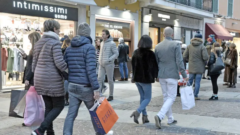 Saldi al via, tra luci e ombre