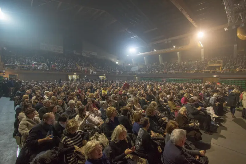 Gianni Morandi in concerto al Palageorge