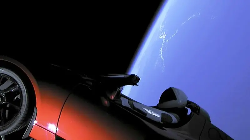 La Tesla con il fantoccio astronauta verso Marte