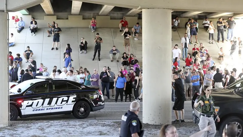 Strage in un liceo della Florida