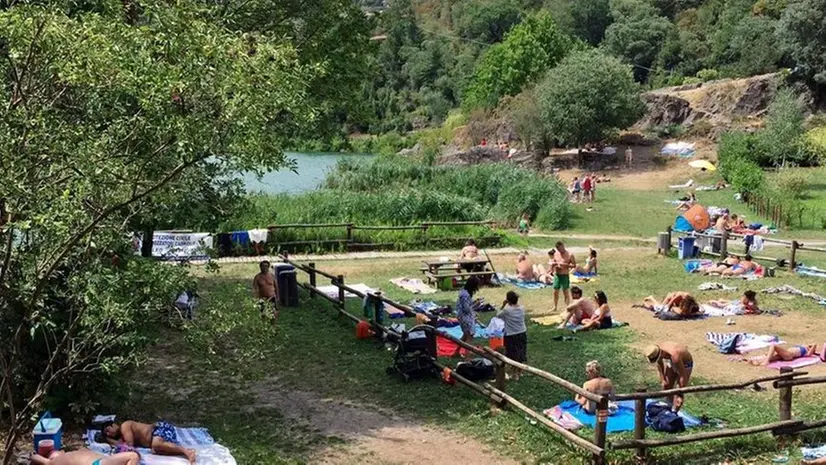 Verso la bella stagione. Un’immagine estiva del Lago Moro, uno dei più puliti della Lombardia