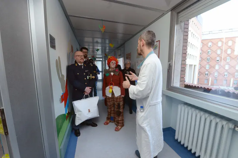 Pediatria, i futuri ispettori dalla Polgai tra i piccoli pazienti