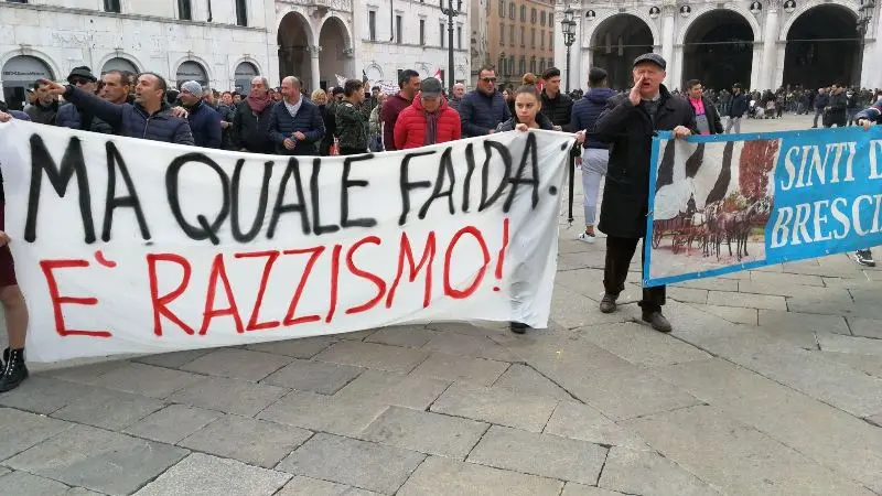 Sinti e antagonisti alla manifestazione al Carmine