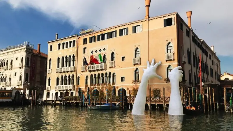 L'installazione di Quinn a Venezia