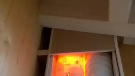 Un incendio di fuliggine in corso: può arrivare a 1200 gradi