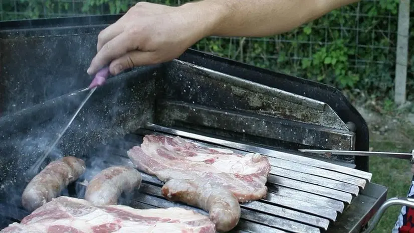 Fuoco. Stava cuocendo la carne