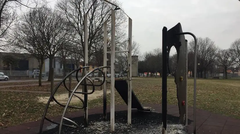 Vandali al parco a Molinetto di Mazzano