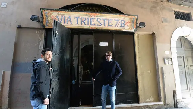 Luigi e Marco davanti al Sottoportico