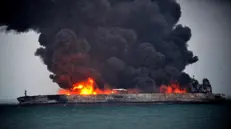 L'esplosione sulla petroliera iraniana nel Mar della Cina © www.giornaledibrescia.it