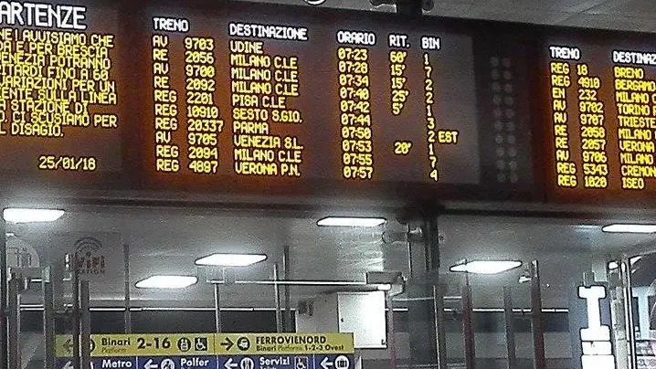 Ritardi segnalati in stazione a Brescia per l'incidente di Pioltello - © www.giornaledibrescia.it