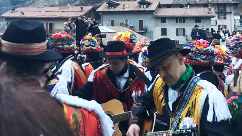 Balarì e mascher a Bagolino; il Carnevale entra nel vivo