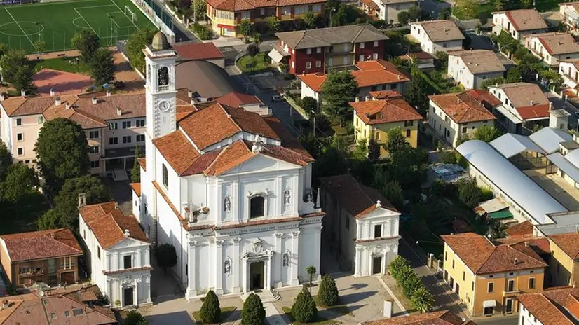 Panoramica. Il cuore di Nave con la chiesa parrocchiale - © www.giornaledibrescia.it