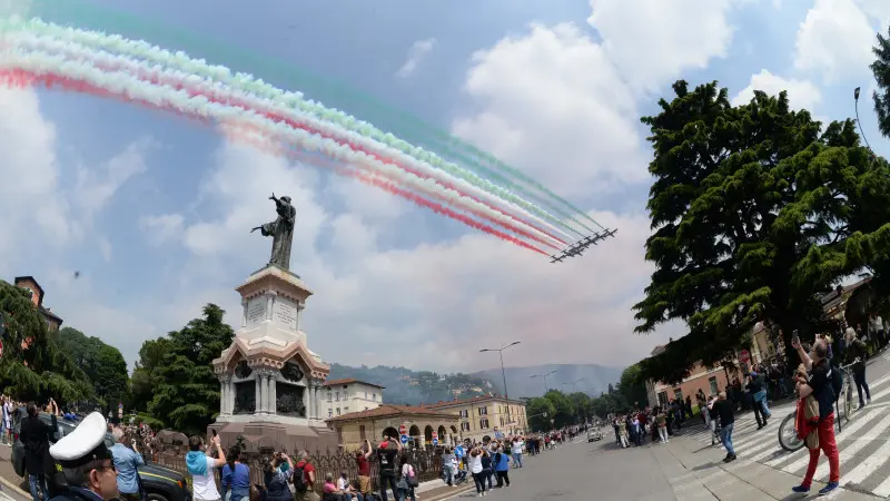 Le Frecce Tricolori viste da piazzale Arnaldo