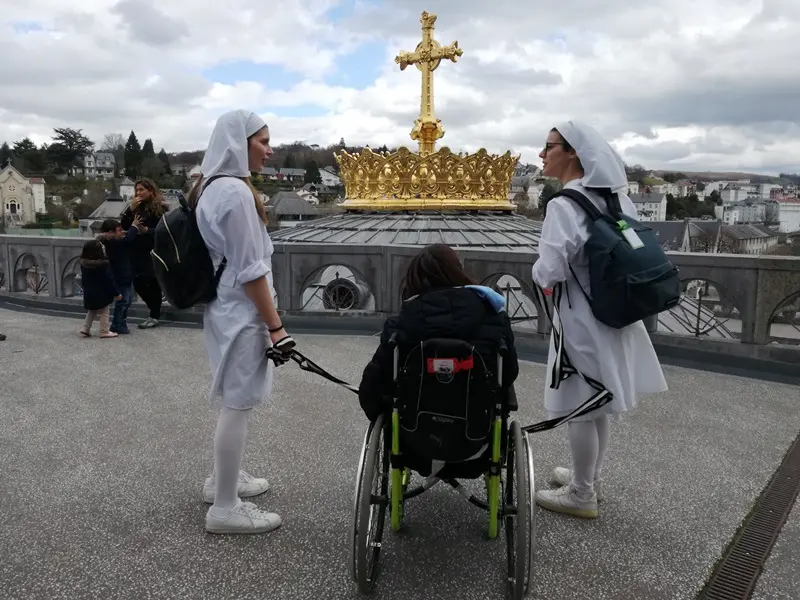 La Via Crucis dei pellegrini bresciani a Lourdes