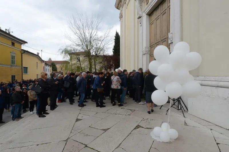 A Gottolengo i funerali di Nicole