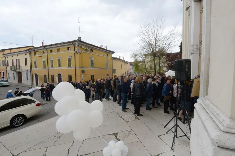 A Gottolengo i funerali di Nicole