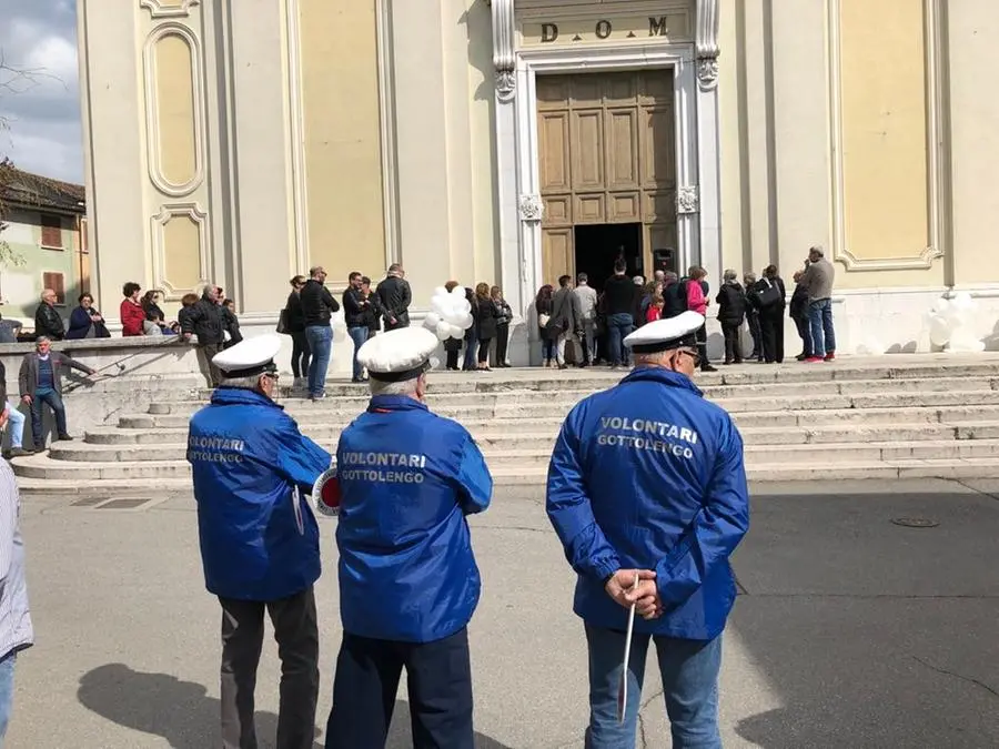 A Gottolengo i funerali di Nicole