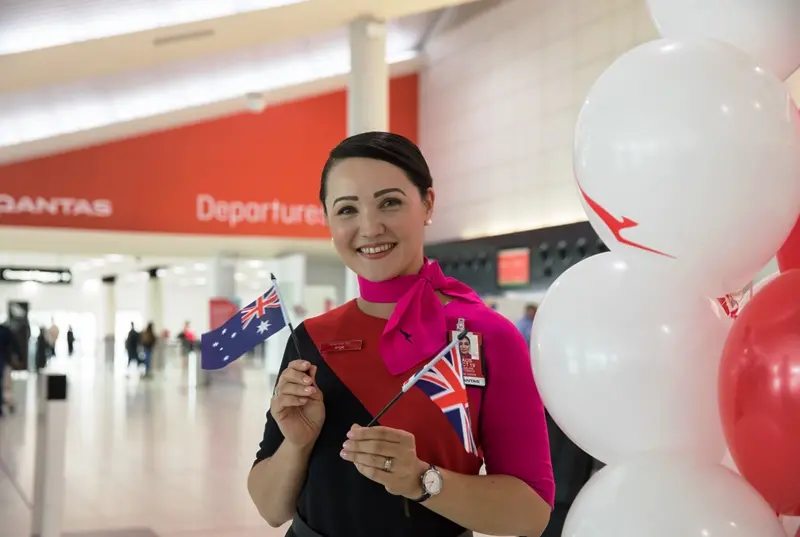 Il Boeing 787 Dreamliner di Qantas atterrato dopo il volo Perth-Londra