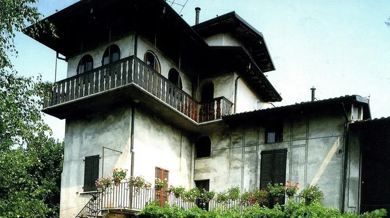 La casa.  Ampliata su disegno dell’artista