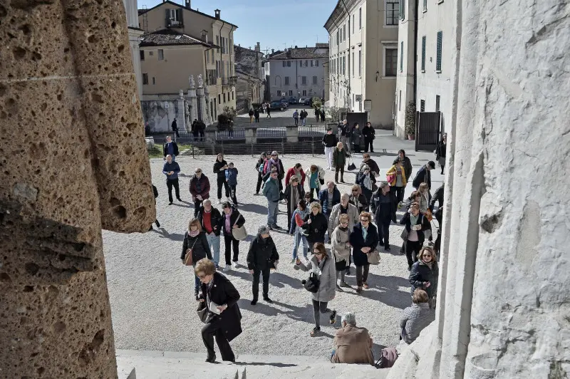 Pasquetta, folla tra Capitolium, Castello e musei