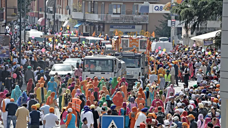 Il corteo dei sikh in città /1